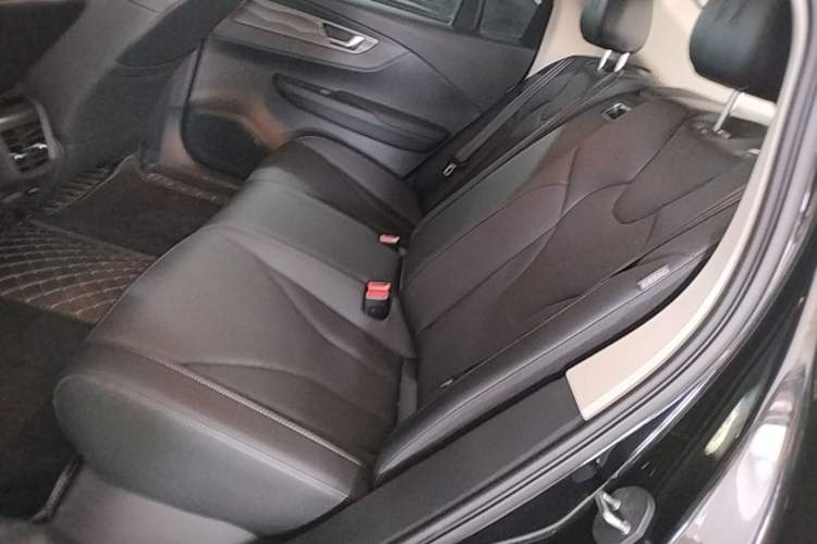 Used Hongqi E-QM5 2022 431 km Charge & Enjoy Edition