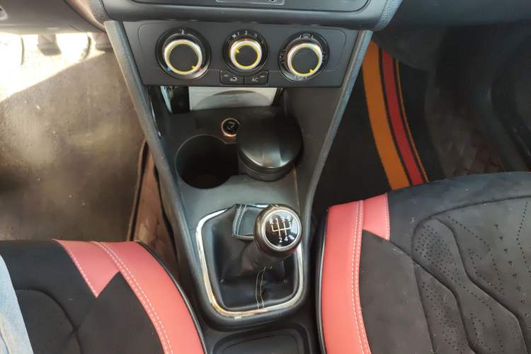 Used Volkswagen Polo 2011 1.6L Manual ZhiShang Edition