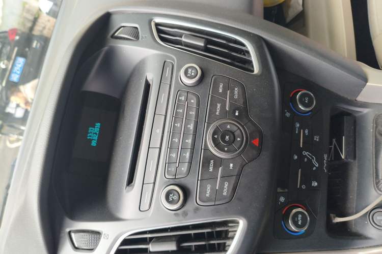 Used Ford Focus 2015 Sedan EcoBoost 125 Manual – Ultra-Style Edition