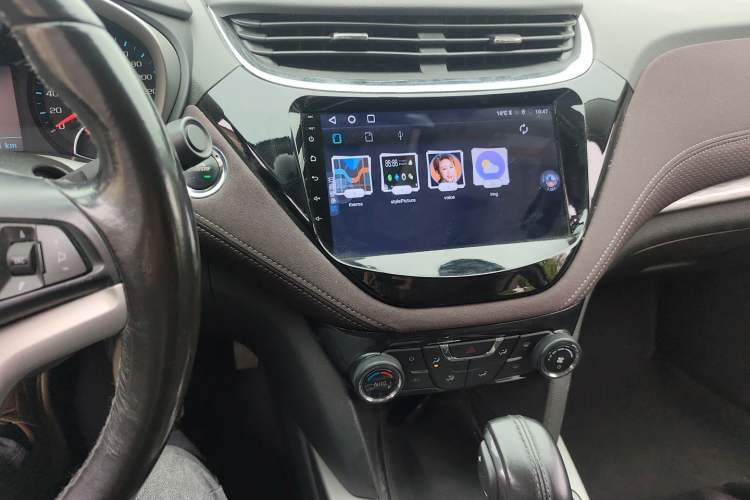 Used Chevrolet Malibu 2017 1.5T Automatic Luxury Edition Audio And AC Panel