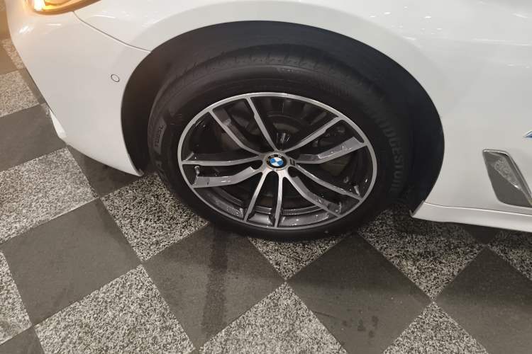 Used BMW 5 Series 2022 Restyled 525Li M Sport Package Left Front Wheel Hub