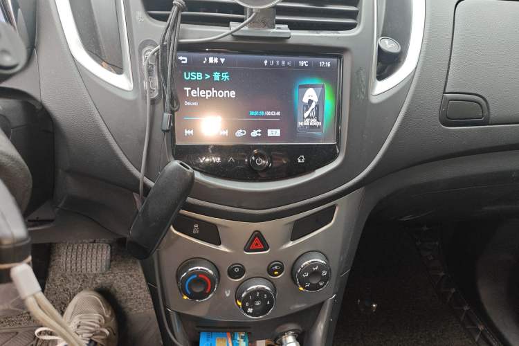 Used Chevrolet Trax 2016 1.4T Automatic Two-Wheel Drive Luxury Version Audio And AC Panel