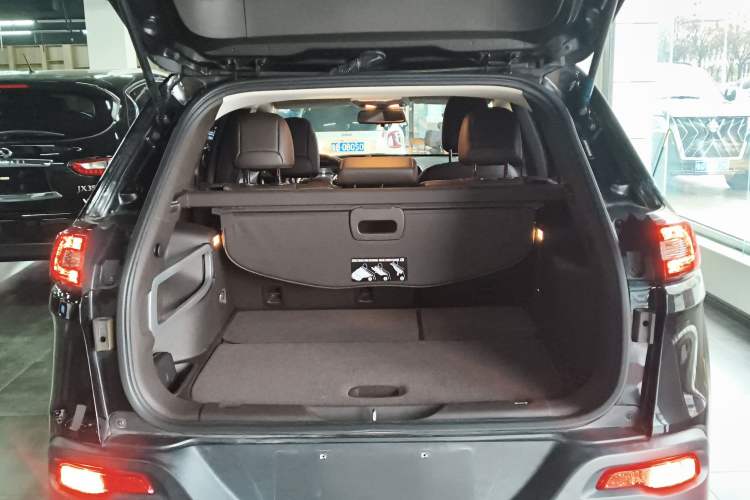 Used Jeep Cherokee 2016 2.0L Superior Edition