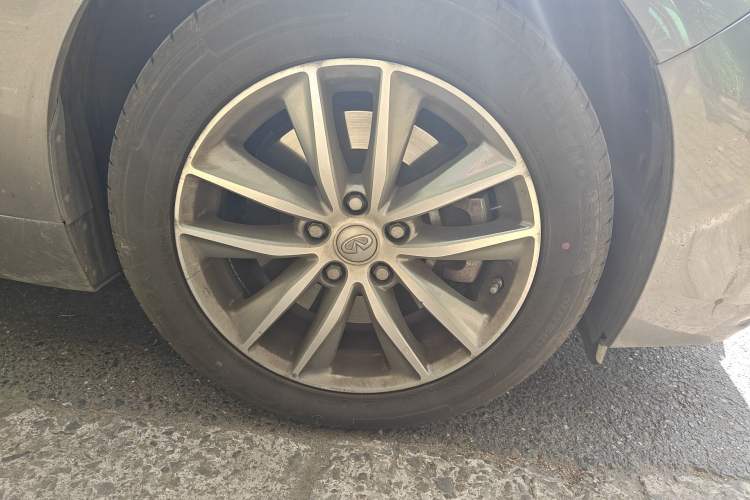 Used Infiniti Q50L 2021 2.0T Comfort Edition Right Front Wheel Hub