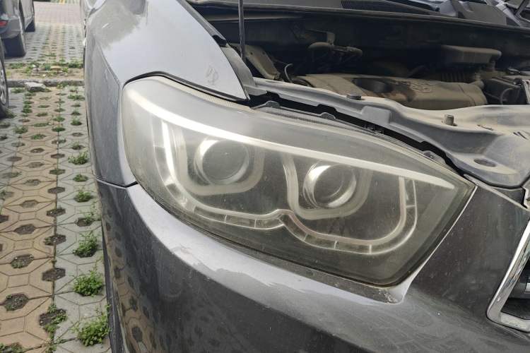 Used Toyota Highlander 2011 2.7L Two-Wheel Drive 7-Seater Luxury Edition Right Front Headlight