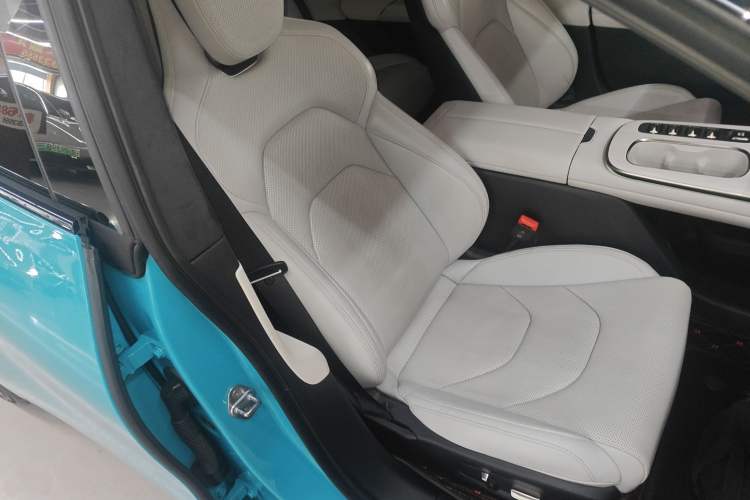 Used Xiaomi Auto SU7 2024 Four-Wheel Drive Ultra-Long Range Advanced Intelligent Driving Max Edition
