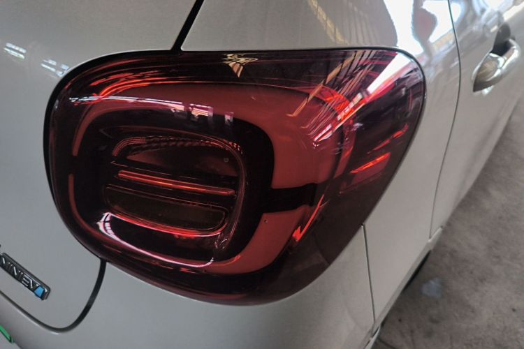 Used Wuling Hongguang MINIEV 2025 Four-Door Version Advanced Edition Right Rear Taillight