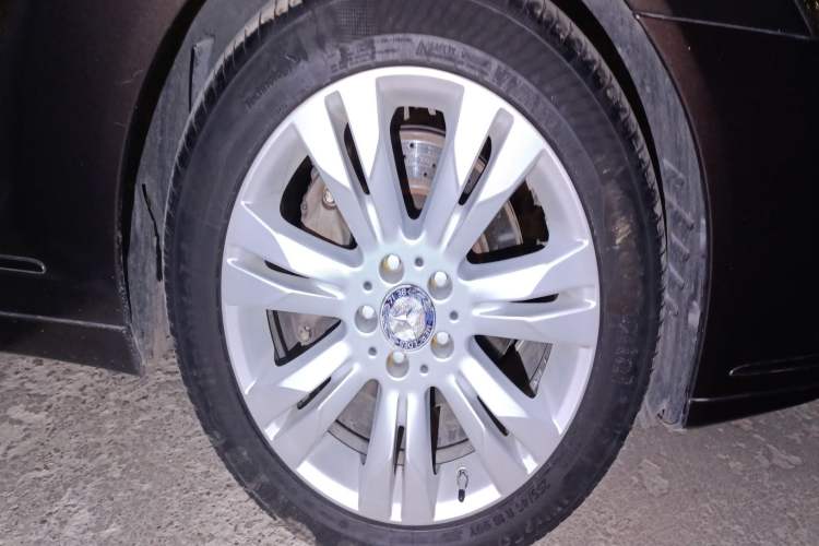 Used Mercedes-Benz S-Class 2012 S 350 L Grand Edition Right Front Wheel Hub