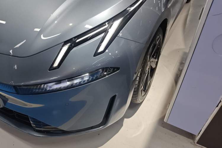 Used Lynk & Co 07 2024 EM-P 126 Long-Range Halo Left Front Headlight