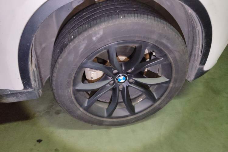 Used BMW X6 2017 xDrive28i Right Front Wheel Hub
