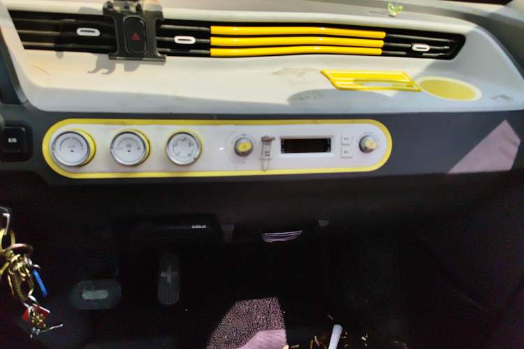 Used Wuling Hongguang MINIEV 2021 Macaron Premium Model – Lithium-NMC Audio And AC Panel