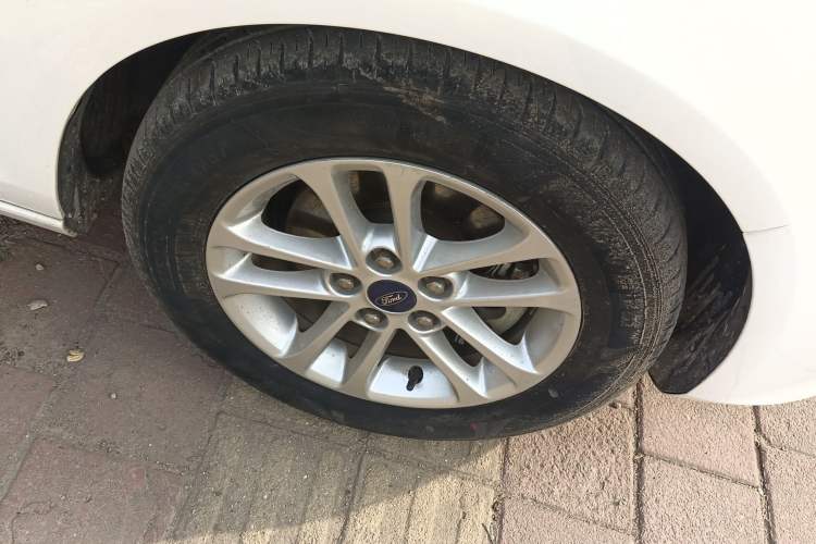 Used Ford Escort 2019 Revised 1.5L Automatic ZhiXiang Version China VI Standard Right Front Wheel Hub