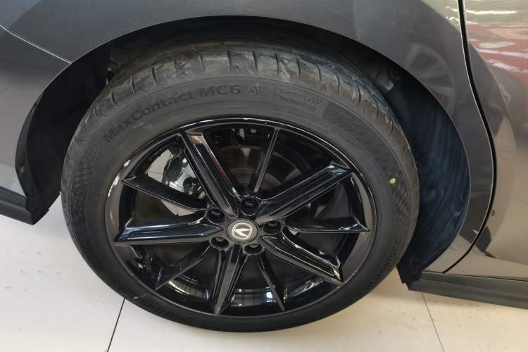 Used CHANGAN UNI-V 2023 1.5T Prestige Model Right Rear Wheel Hub