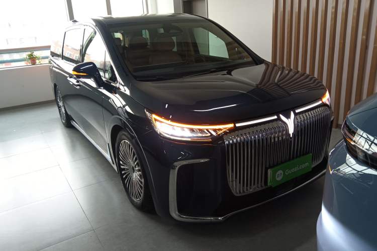 Used VOYAH Dream 2025 PHEV Four-Wheel-Drive Flagship Kunpeng Edition Exterior 1