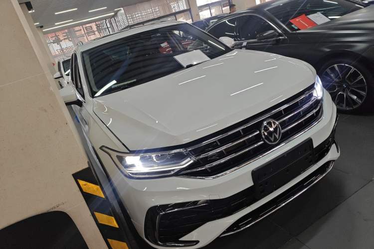 Used Volkswagen Tiguan L 2023 Restyled 330TSI Automatic Two-Wheel Drive R-Line Enhanced Comfort Version
