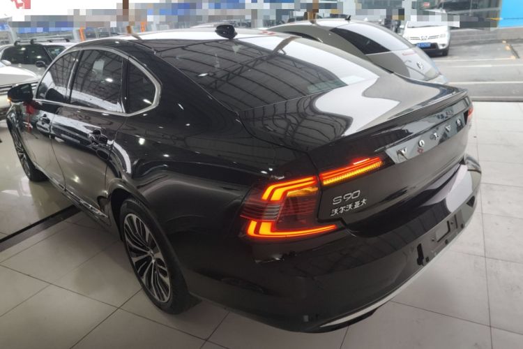 Used Volvo S90 New Energy 2025 Plug-in Hybrid Four-Wheel Drive Long-Range Zhiyi Luxury Edition
