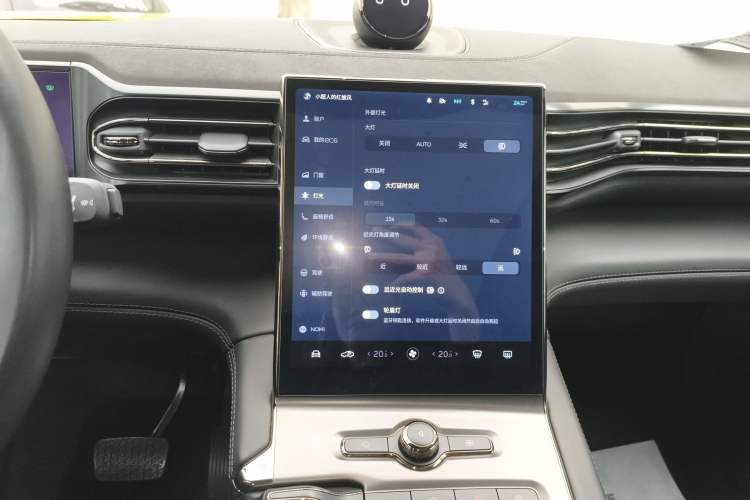 Used Nio EC6 2020 605 km Sport Edition Audio And AC Panel