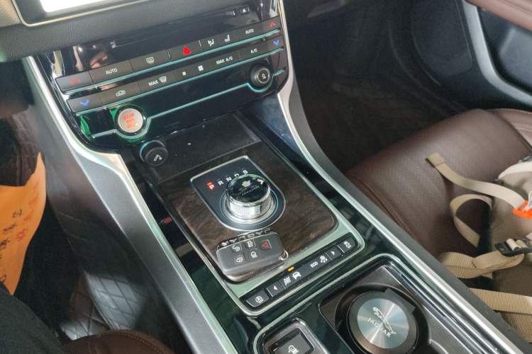 Used Jaguar XFL 2018 XFL 2.0T 250 PS Luxury Edition
