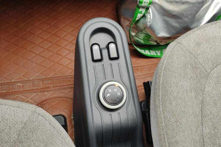 Used Wuling Hongguang MINIEV 2022 Macaron Fashion Model Lithium Iron Phosphate Gear Lever