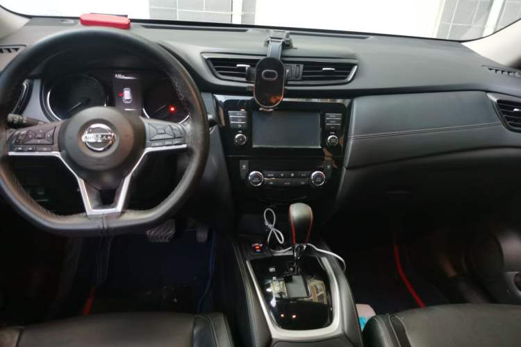 Used Nissan X-Trail 2017 2.5L CVT Leading Edition 4WD
