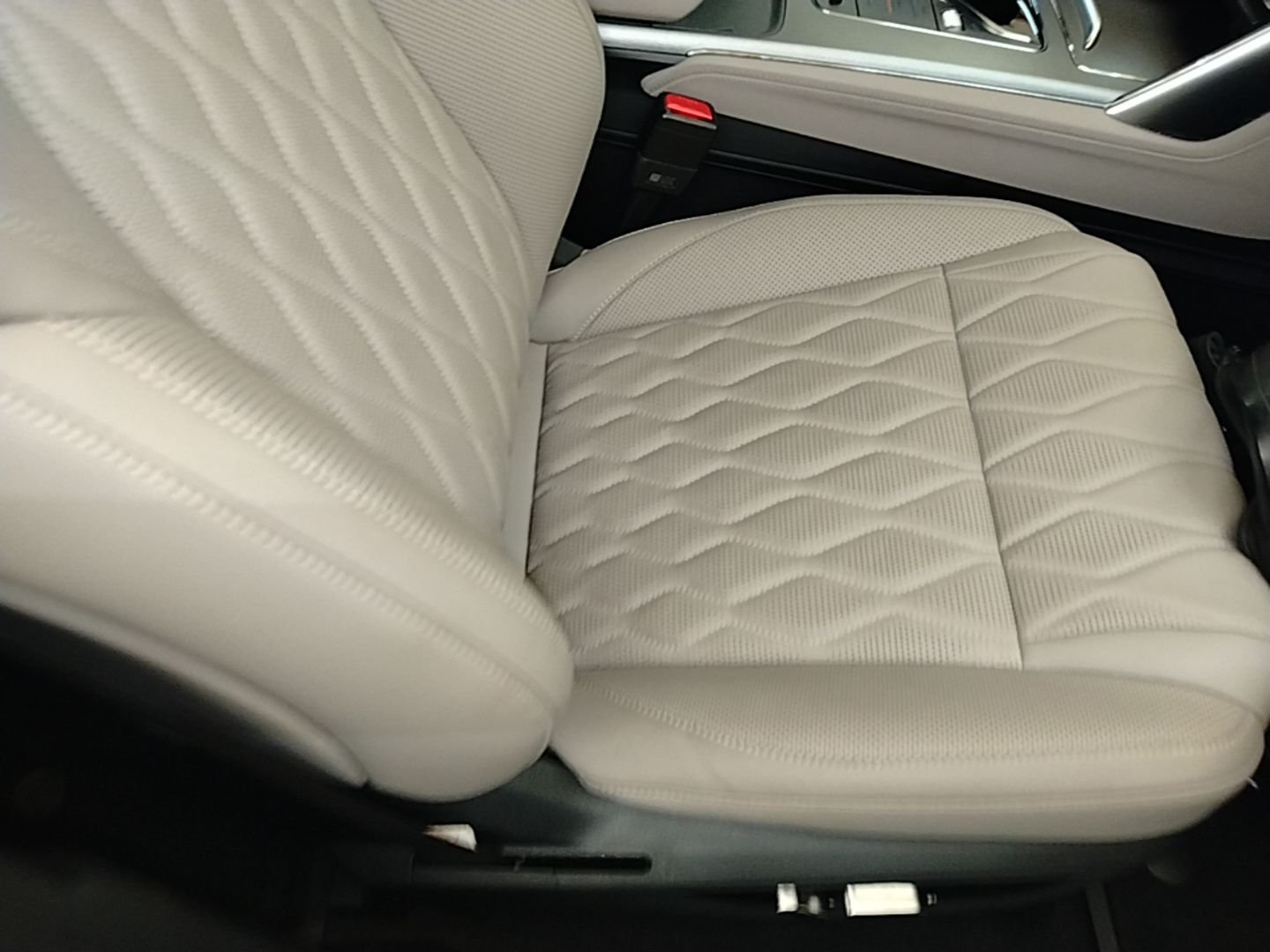 BYD Tang New Energy 2025 DM-i 115KM Prestige Model - Executive — снимка 19