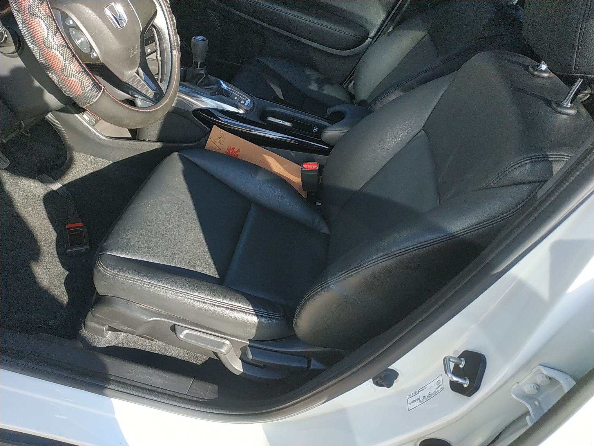 Переднее сиденье в автомобиле