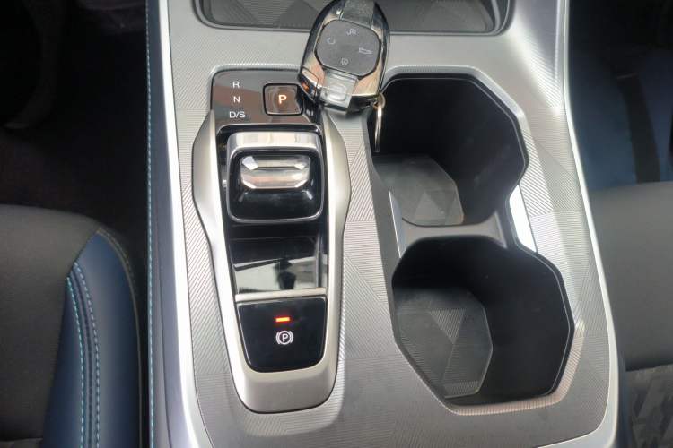 Used GAC Trumpchi GS3 2023 Yingsu 270T Jingqu Edition Gear Lever