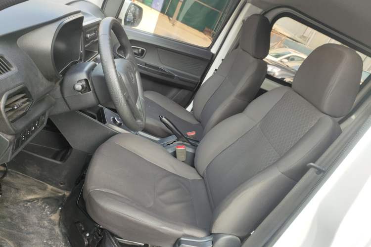 Used Chana Ruixing EM80 2025 Passenger Version Comfort Edition 6-Seater 300 km Dual-Swing Doors