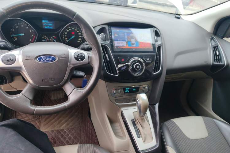 Used Ford Focus 2012 Hatchback 1.6L Automatic Fashion Edition
