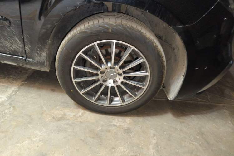 Used Mercedes-Benz Viano 2010 2.5L Luxury Edition