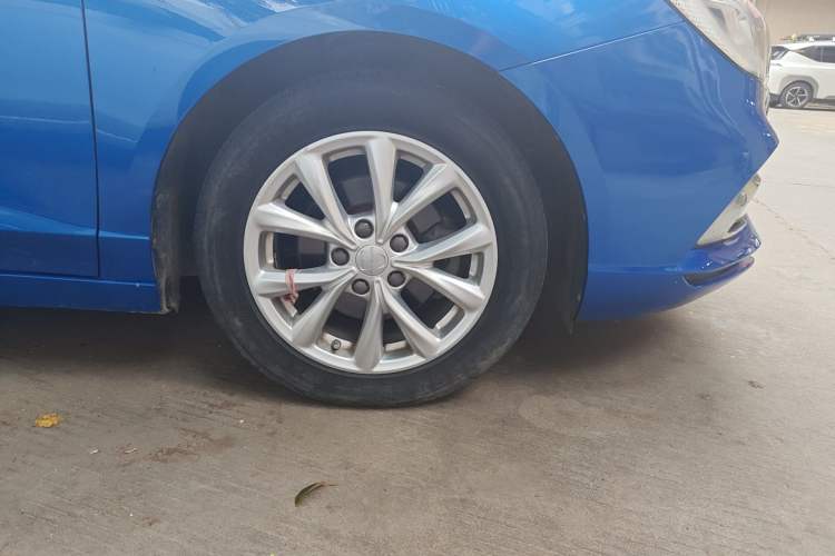 Used Roewe i5 2020 1.5L Automatic 4G Connected Linghao Edition Right Front Wheel Hub