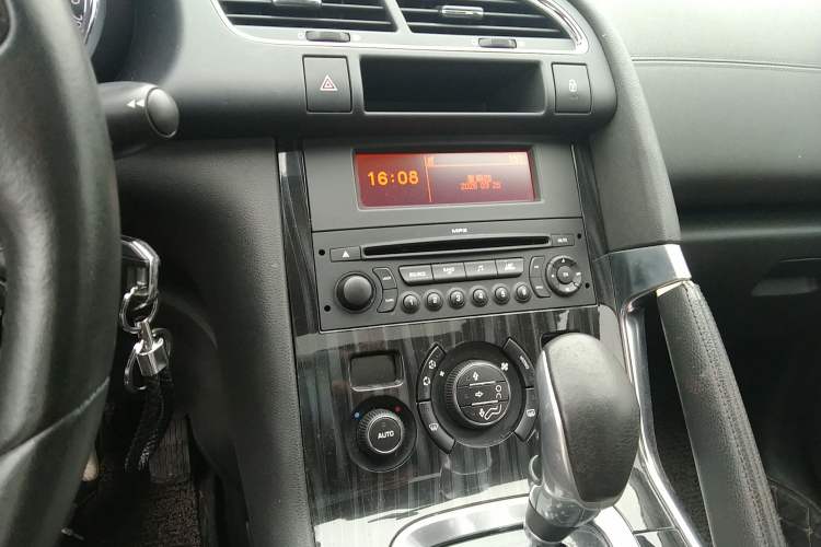 Used Peugeot 3008 2013 2.0L Automatic Trend Edition Audio And AC Panel