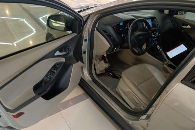 Used Ford Focus 2015 Sedan 1.6L Automatic Comfort Model