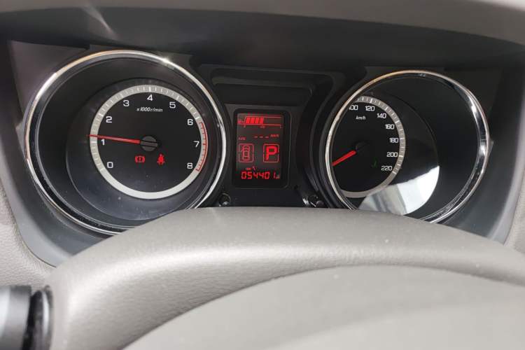 Used Dongfeng Aeolus A60 2014 1.6L Automatic Luxury Model Odometer Close Up