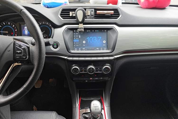 Used Haval H2 2017 Blue Label 1.5T Manual Two-Wheel Drive Luxury Model
