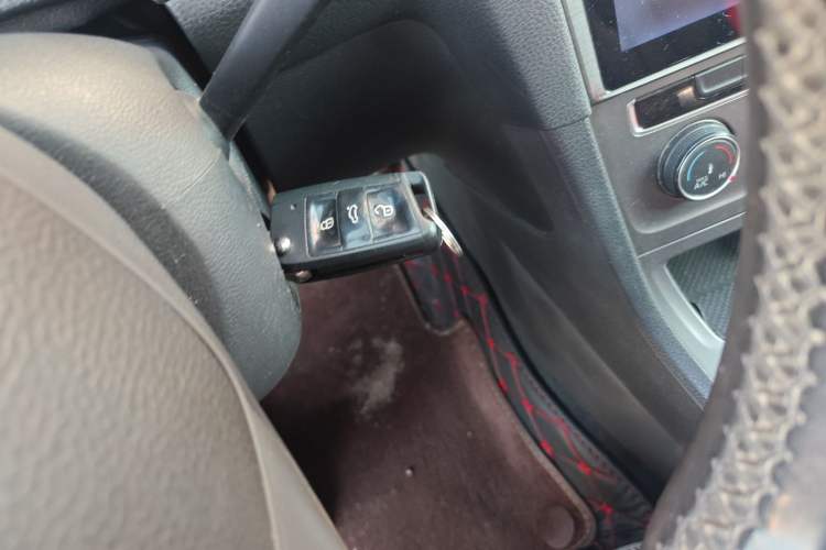 Used Volkswagen Golf 2016 1.6L Automatic Fashion Model
