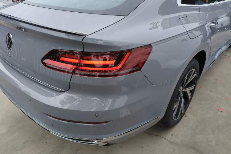 Used Volkswagen FAW-Volkswagen CC 2025 Model, Facelifted, 330TSI, Glamorous—Shared Edition Right Rear Taillight