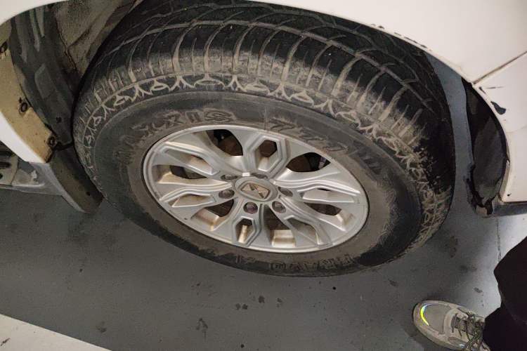 Used JMC Yusheng S350 2013 2.4T Automatic 2WD Diesel Ultra-Luxury 5-Seater Right Front Wheel Hub