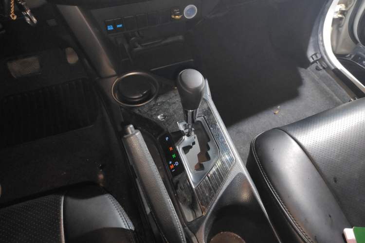 Used Toyota RAV4 2015 2.0L CVT Two-Wheel Drive Fashion Edition