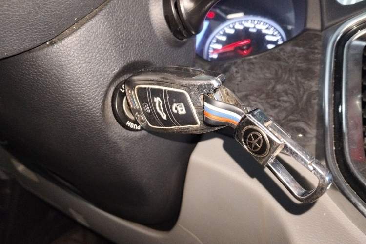 Used JAC Refine M4 2016 2.0L Manual Luxury Version