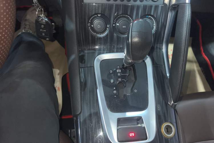 Used Peugeot 3008 2015 2.0L Automatic Classic Edition