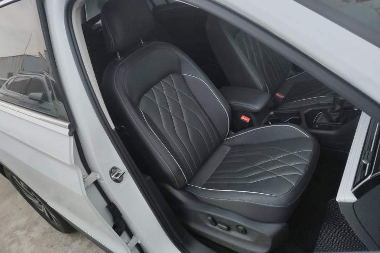 Used Volkswagen Tiguan L 2024 300TSI Automatic Two-Wheel Drive Smart Edition
