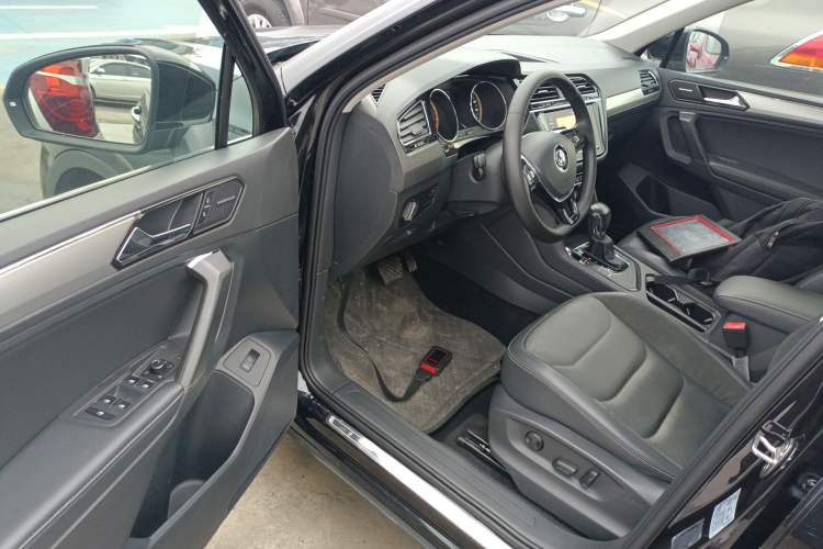 Used Volkswagen Tiguan L 2019 Revised 330TSI Automatic Two-Wheel Drive Smart & Luxury Edition China VI Standard Driver Seat