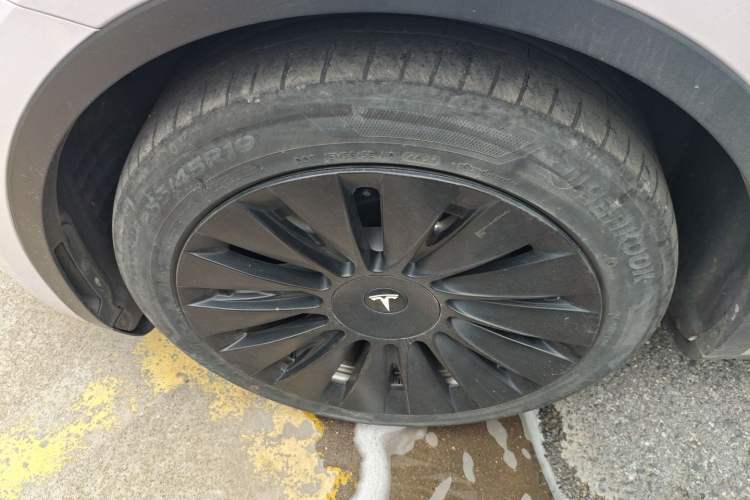 Used Tesla Model Y 2021 Standard Range Rear-Wheel Drive Version Exterior 4