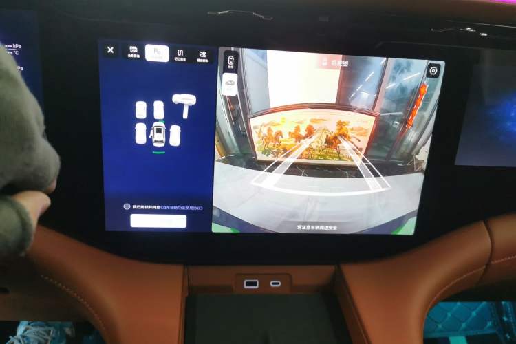 Used EXEED Lanyue C-DM 2025 180 Ultra-Long Range Ultra All-Wheel Drive 6-Seater Audio And AC Panel