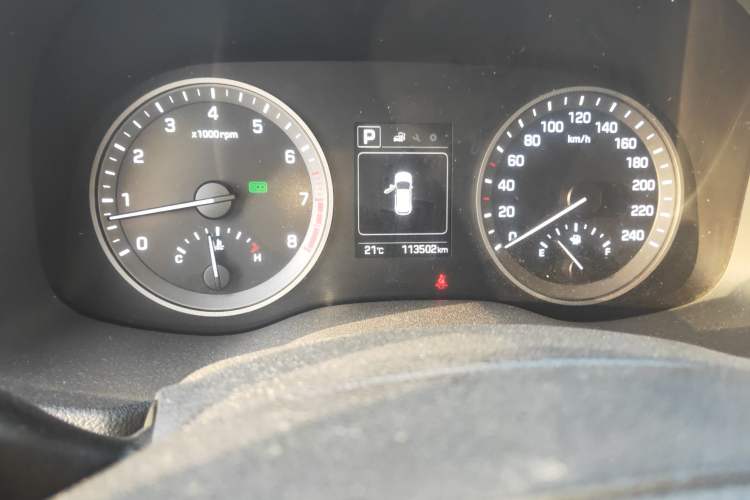 Used Hyundai Tucson 2018 1.6T Dual-Clutch Two-Wheel Drive 15th Anniversary Special Edition Odometer Close Up