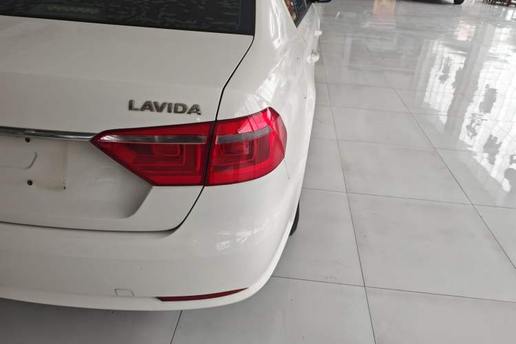 Used Volkswagen Lavida 2013 Revised Classic 1.6L Manual Fashion Edition
