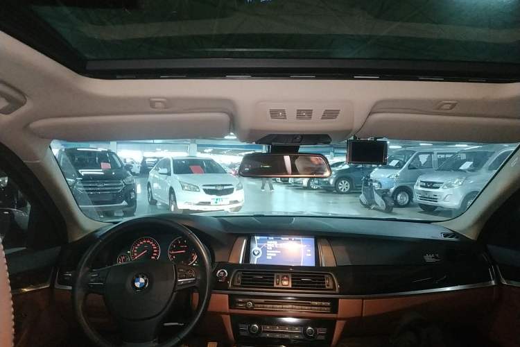 Used BMW 5 Series 2014 520Li Elegant Model
