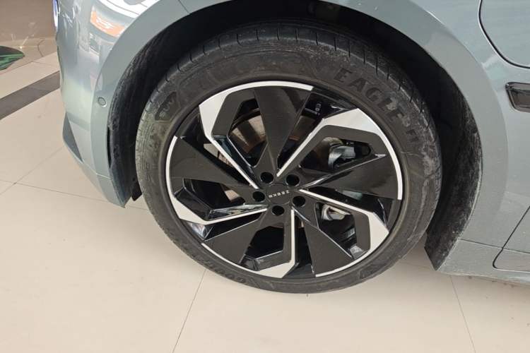 Used Zeekr 001 2022 Long-Range Dual-Motor WE Edition Left Front Wheel Hub