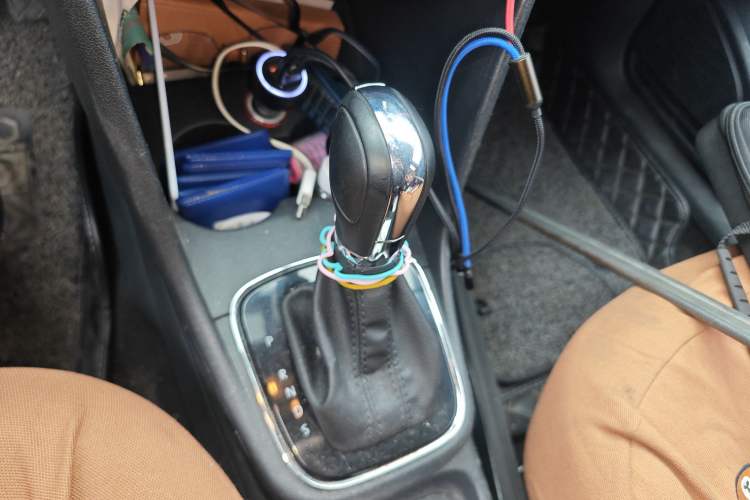 Used Volkswagen Polo 2016 1.6L Automatic Comfort Model Gear Lever